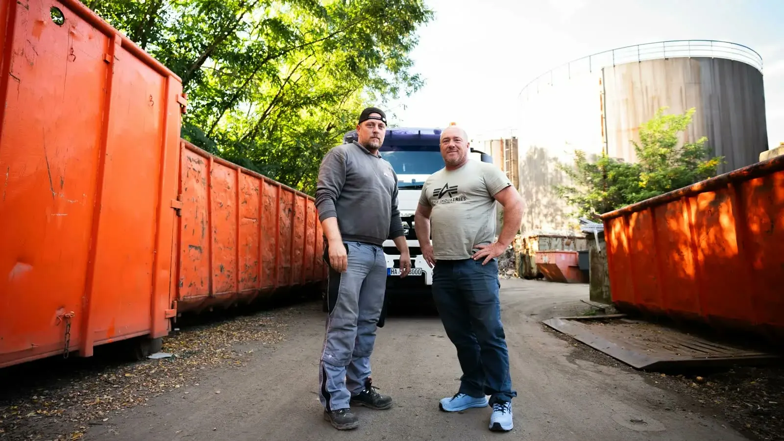 Das Team von HP Metalle auf dem Platz in Hagen